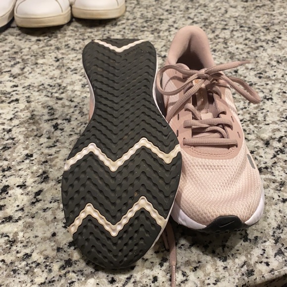💕NIKE Revolution 5 Tennis Shoes 💕 - Picture 6 of 8